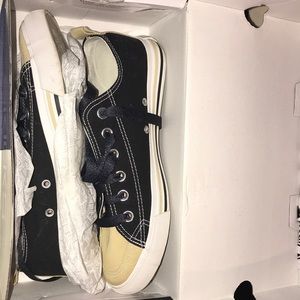 Size women’s 9 Vanderbilt converse. Never worn.